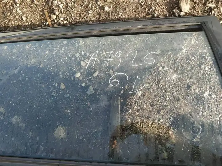 Toyota Corolla E120 E130 (2000 - 2004) Стекло задней двери — фото 2