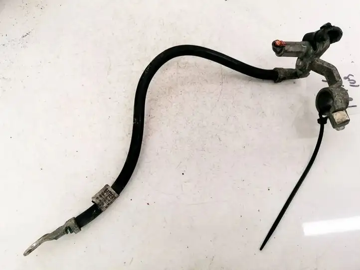 Opel Corsa D (2006 - 2010)   Плюсовый провод (аккумулятора)