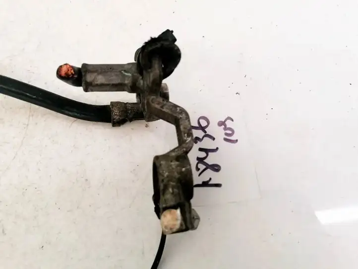 Opel Corsa D (2006 - 2010)   Плюсовый провод (аккумулятора)