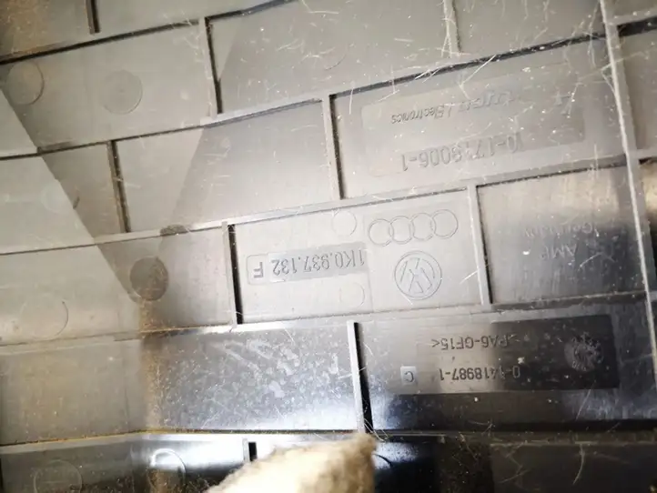 Volkswagen Touran I (2003 - 2010)  1k0903132f Крышка ящика предохранителей