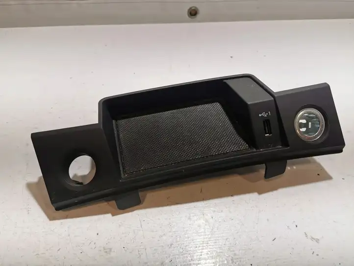 Audi Q5 (2017 - )  80B864131A Другая деталь салона