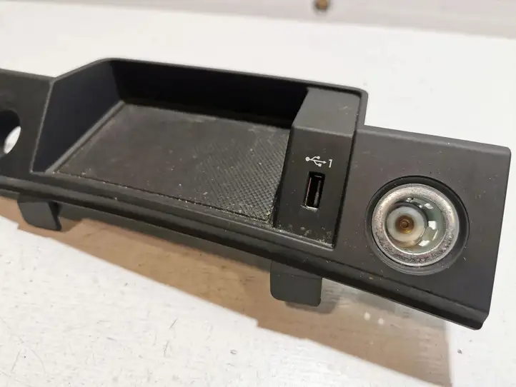 Audi Q5 (2017 - )  80B864131A Другая деталь салона