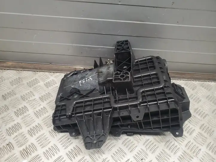 Chrysler Pacifica (2016 - ) 68226079AD Площадка аккумулятора — фото 3