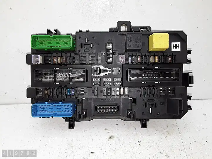 Opel Astra (2004 - 2009)  13206760 Блок предохранителей