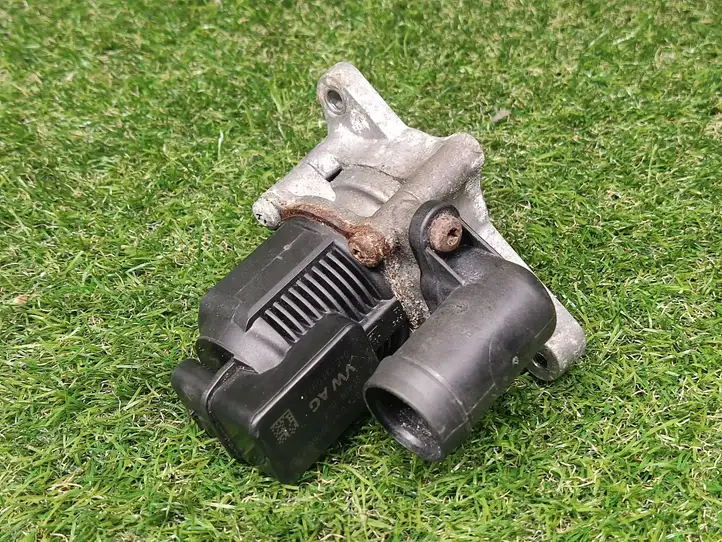 Volkswagen Jetta VI (2011 - 2018) 04E131097D Клапан EGR — фото 1