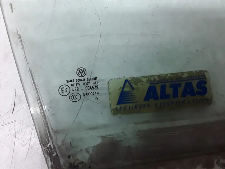 Volkswagen Jetta V (2005 - 2010) 43R004528 Форточка двери — фото 2