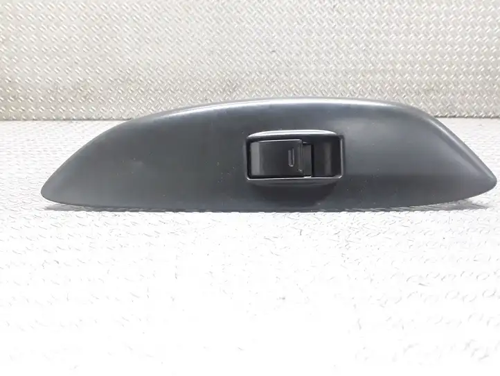 Toyota Yaris (1999 - 2003) Кнопка стеклоподъемников — фото 1
