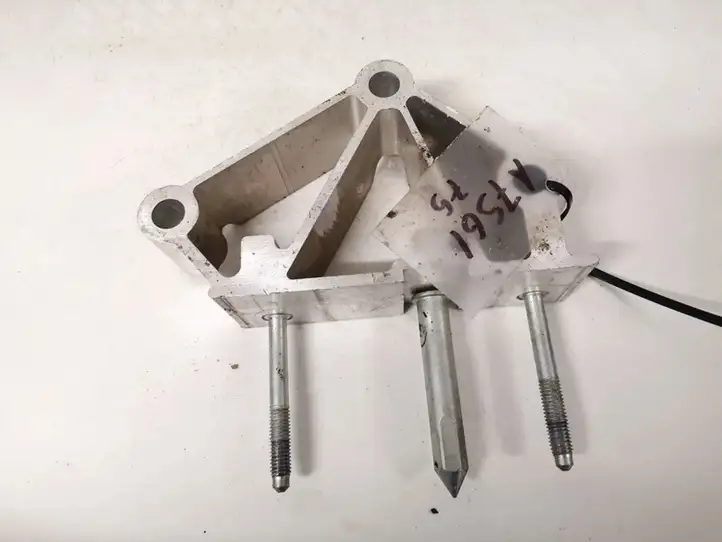 Skoda Octavia Mk2 (1Z) (2004 - 2013)  1k1857021d Другая внешняя деталь