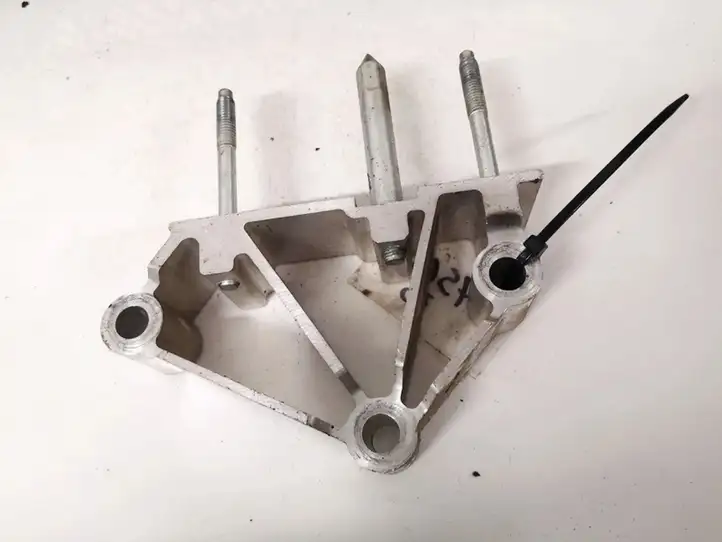 Skoda Octavia Mk2 (1Z) (2004 - 2013)  1k1857021d Другая внешняя деталь