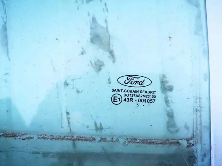 Ford Focus (1998 - 2004) Стекло задней двери — фото 2