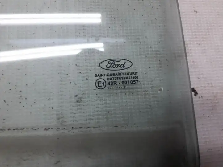 Ford Focus (1998 - 2004)   Основное стекло задних дверей