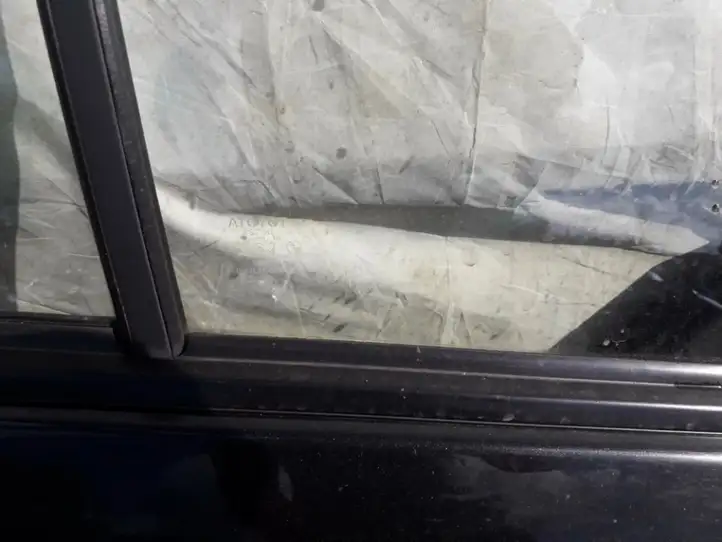 Toyota Corolla Verso E121 (2001 - 2004)   Основное стекло задних дверей