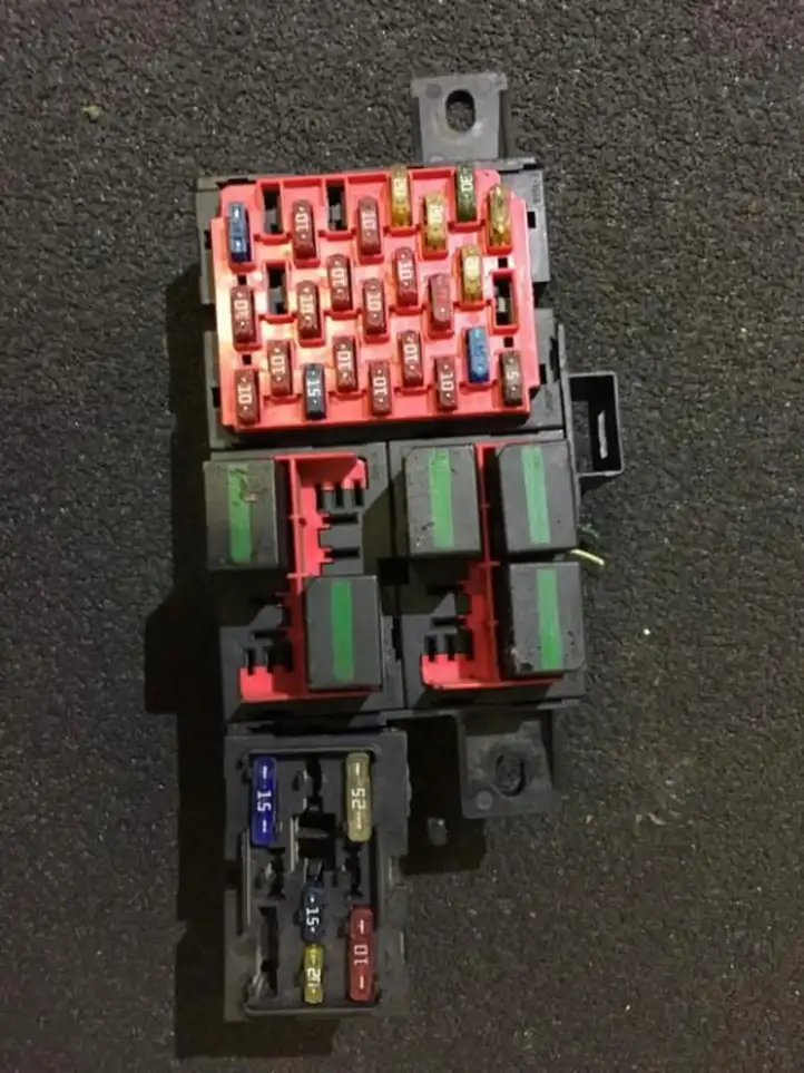 Rover 25 (1998 - 2005)   Ящик предохранителей (комплект)