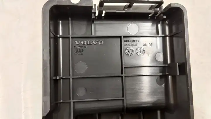 Volvo S90, V90 (2016 - 2020) 31676133 Крышка ящика предохранителей — фото 2