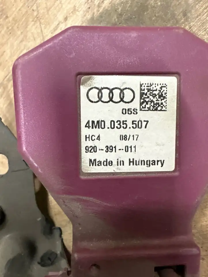 Audi A4 S4 B9 (2015 - 2019) 4M0035507 Антенна Bluetooth — фото 3