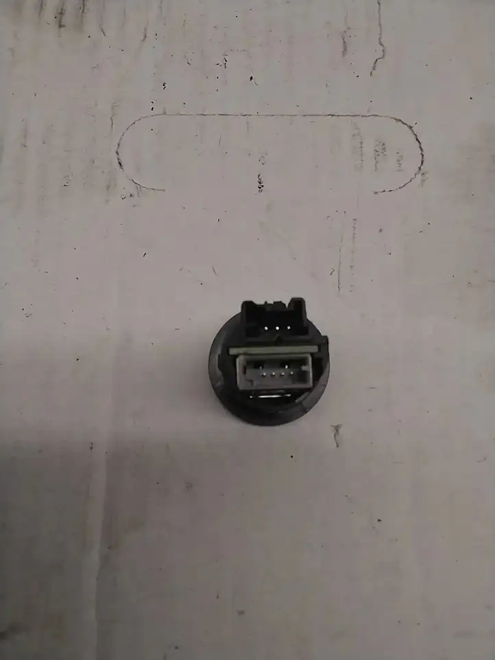 Peugeot 208 (2015 - 2019) 9800714177 USB разъем — фото 2
