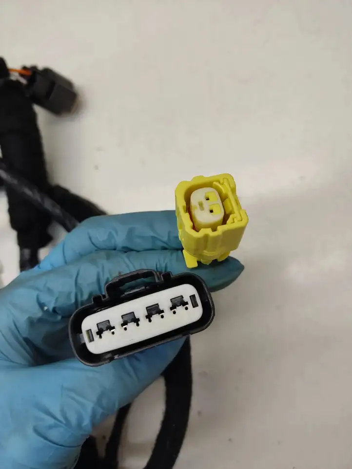 Kia Stonic (2017 - )  91615H8250 Проводка передних дверей