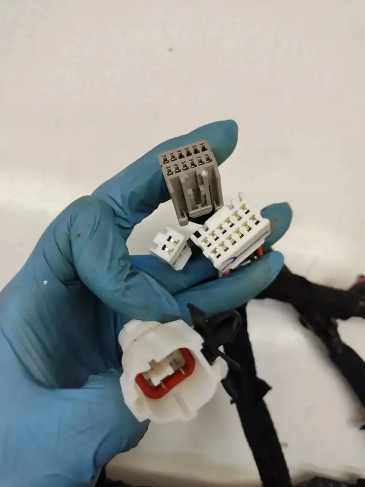 Kia Stonic (2017 - )  91615H8250 Проводка передних дверей