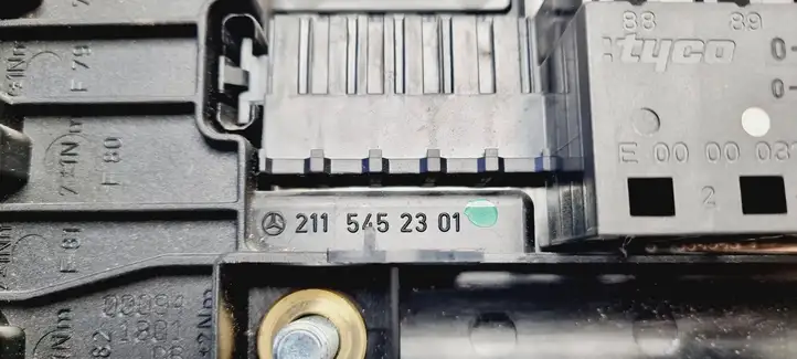 Mercedes-Benz E W211 (2002 - 2009)  2115452301 Узел подключения плюсовых проводов