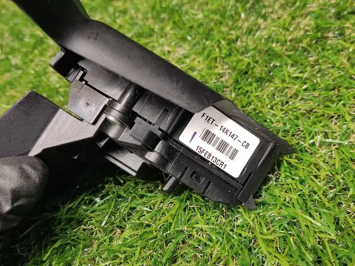 Ford Focus (2011 - 2015) F1ET9E740BB Кнопки на рулевом колесе — фото 5