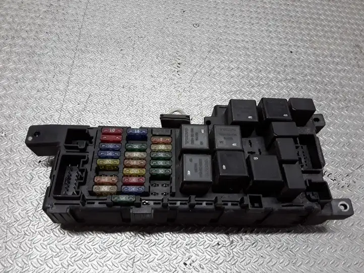 Volvo V70 (2000 - 2004) 9452993 Блок предохранителей — фото 1