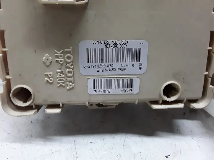 Toyota Corolla Verso AR10 (2004 - 2009) 892210F010 Блок предохранителей — фото 3