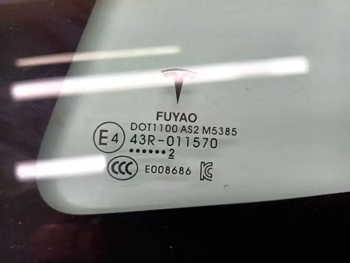 Tesla Model Y (2019 - 2024) 43R-011570 Стекло задней двери — фото 2