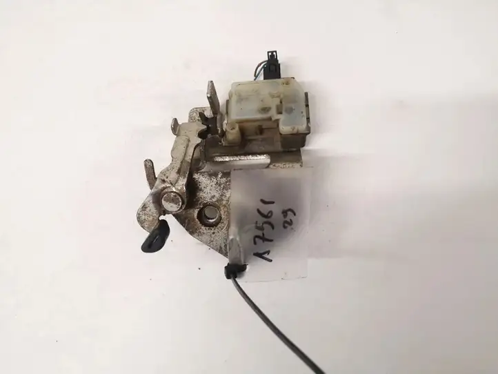 Skoda Octavia Mk2 (1Z) (2004 - 2013)   Двигатель центрально замка