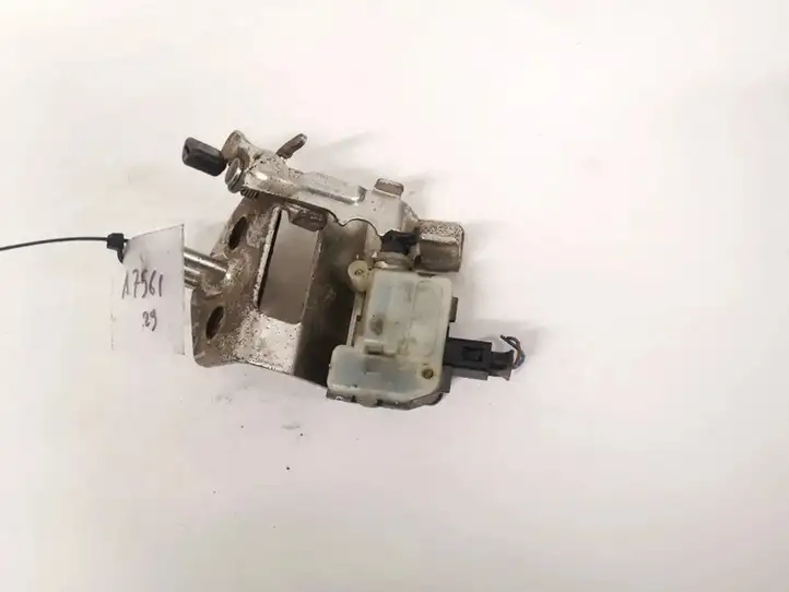 Skoda Octavia Mk2 (1Z) (2004 - 2013)   Двигатель центрально замка