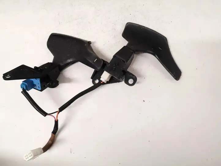 Toyota Avensis T270 (2009 - 2012) 189601 Кнопки на рулевом колесе — фото 1