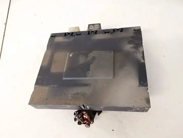 Skoda Octavia Mk2 (1Z) (2004 - 2013)  3c0937049e Ящик предохранителей (комплект)