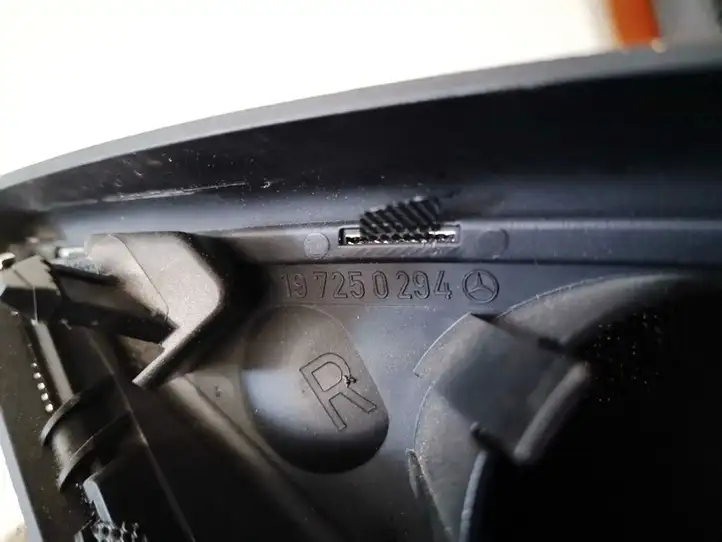 Mercedes-Benz CLS C219 (2003 - 2011) 2197250294 Прочие детали салона — фото 3