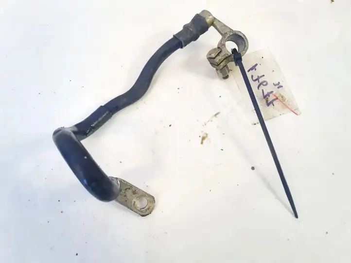 Volkswagen Touran I (2003 - 2010)   Плюсовый провод (аккумулятора)