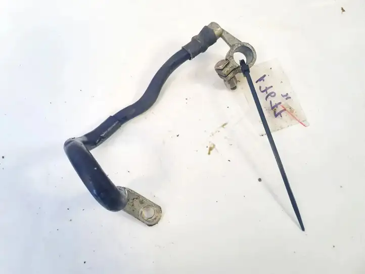 Volkswagen Touran I (2003 - 2010)   Плюсовый провод (аккумулятора)