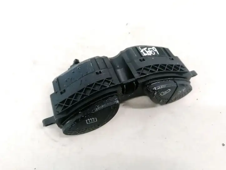 Ford Focus (1998 - 2004) 98AG19A945BG Кнопка обогрева стекла — фото 1