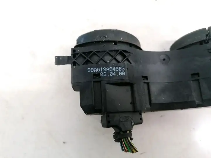 Ford Focus (1998 - 2004) 98AG19A945BG Кнопка обогрева стекла — фото 3