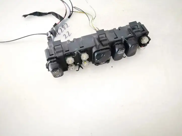 Mercedes-Benz A W168 (1997 - 2004) 1688203810 Кнопка обогрева стекла — фото 1