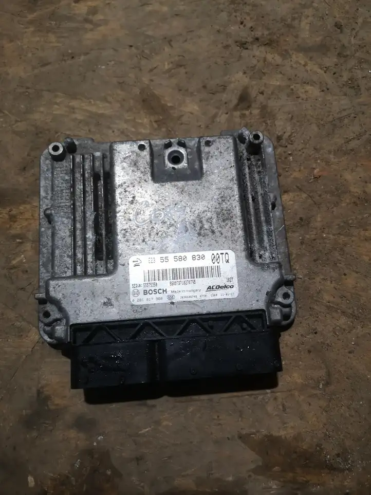 Opel Corsa D (2010 - 2014)  55580830 Блок управления двигателя