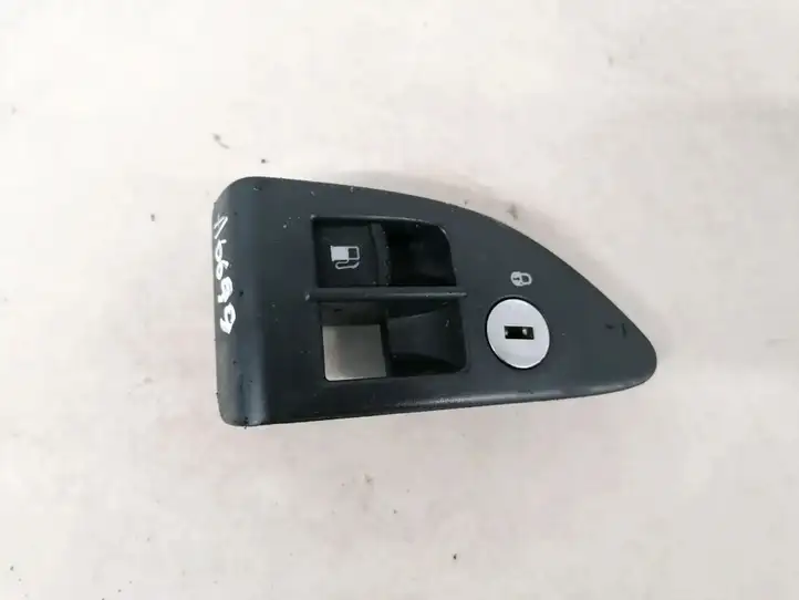 Mazda 5 (2005 - 2010) 3u0959833 Включатель открытия топливного бака — фото 1