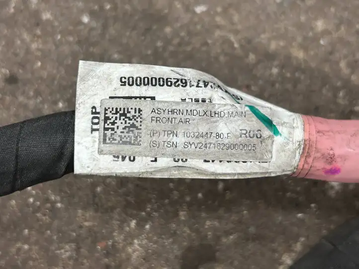 Tesla Model X (2015 - 2021) 103244780F Прочая электропроводка — фото 11
