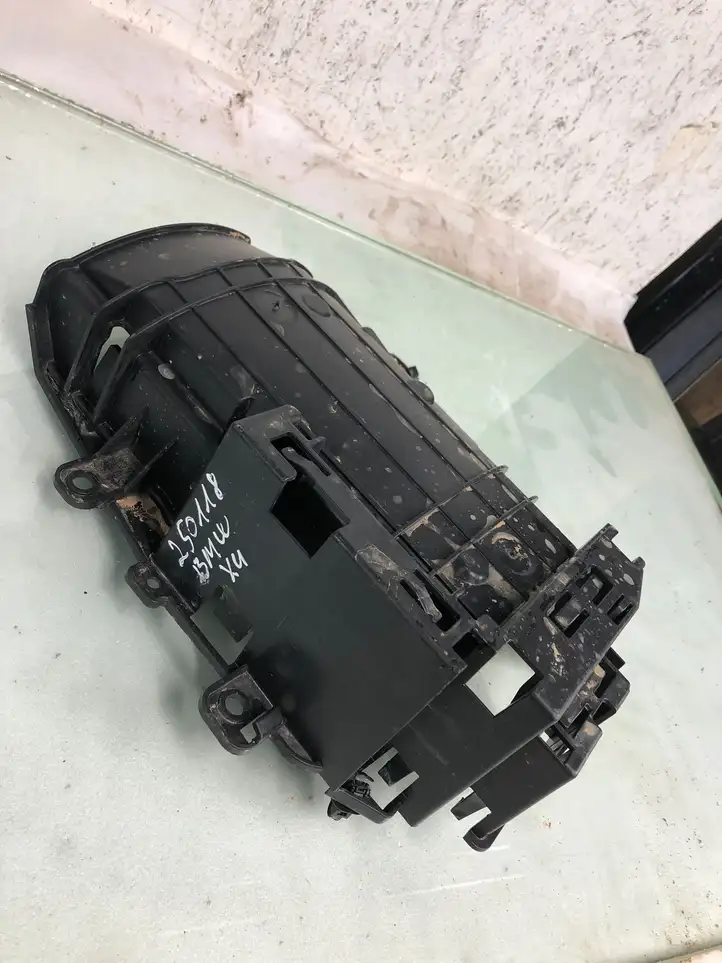 BMW X4 G02 (2018 - ) 6842403 Крышка ящика предохранителей — фото 3