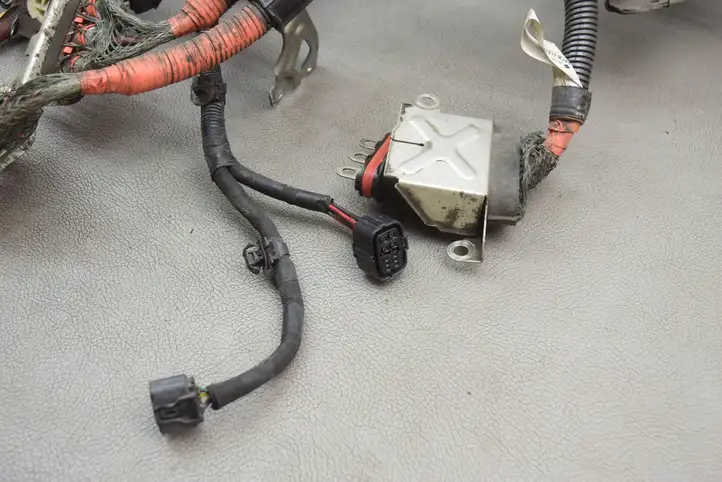 Toyota Prius (XW30) (2009 - 2015) 8212247030 Прочая электропроводка — фото 10