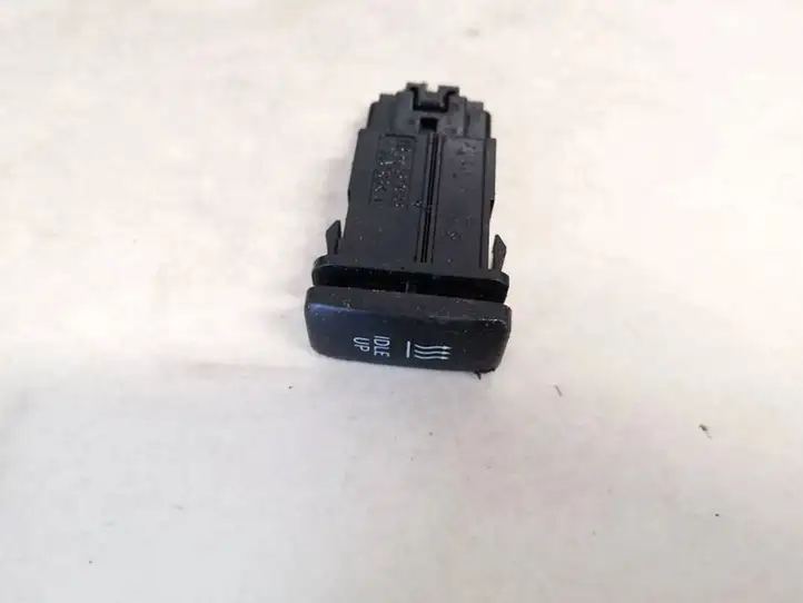 Toyota Avensis Verso (2001 - 2004)  156936 Включатель обогрева стекла с помощью электричества