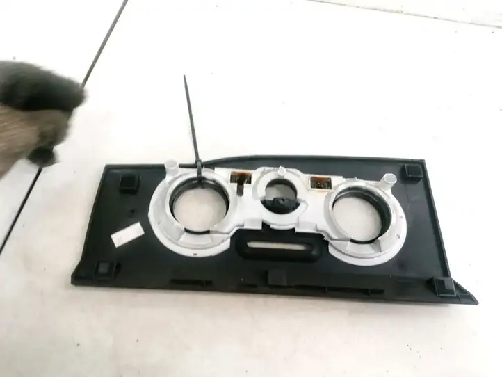 Iveco Daily 40.8 (2001 - 2009)  123842800 Другая деталь салона