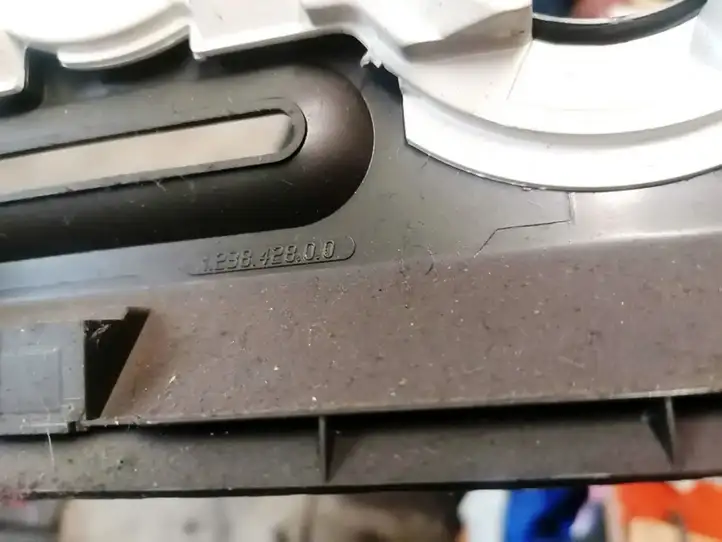 Iveco Daily 40.8 (2001 - 2009)  123842800 Другая деталь салона