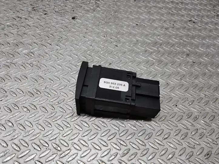 Volkswagen Polo (2005 - 2009) 6Q0953235A Включатель аварийных фонарей — фото 1