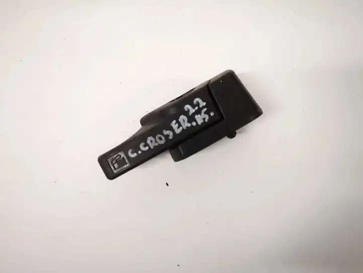 Citroen C-Crosser (2007 - 2013)   Включатель открытия топливного бака