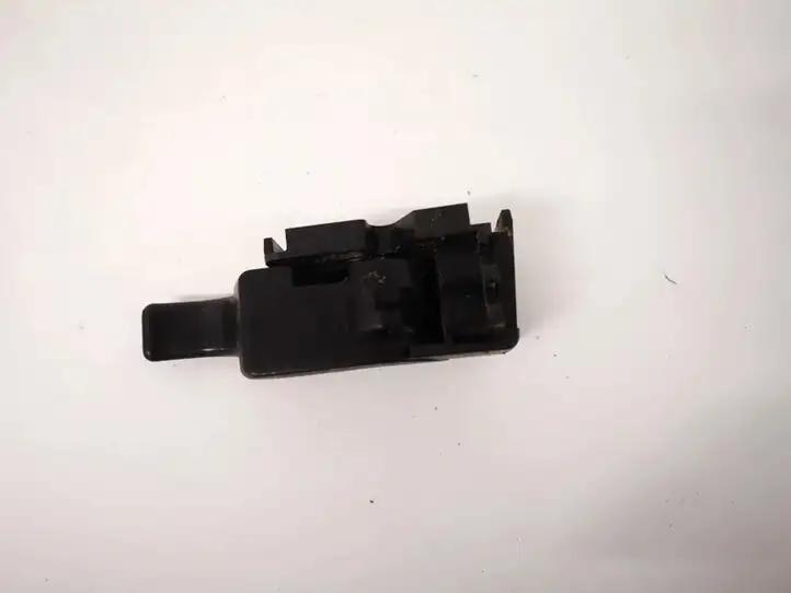 Citroen C-Crosser (2007 - 2013)   Включатель открытия топливного бака