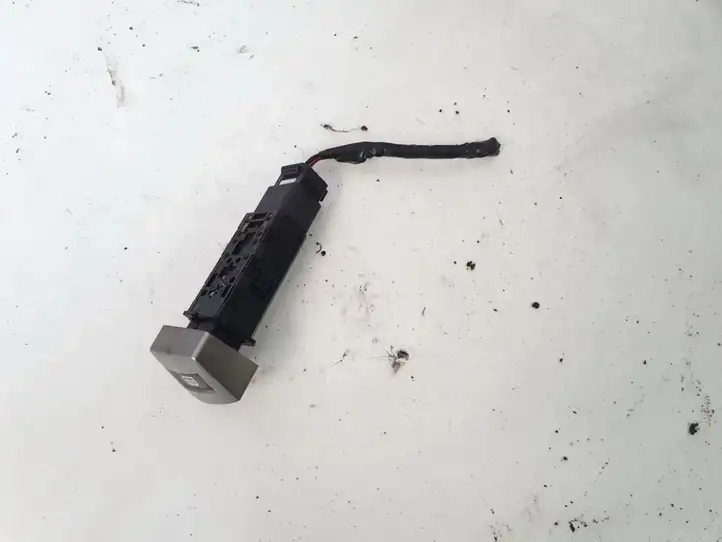 Kia Carnival (1997 - 2002)   Включатель обогрева стекла с помощью электричества