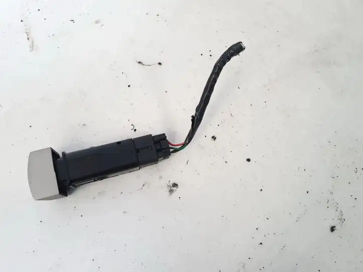 Kia Carnival (1997 - 2002)   Включатель обогрева стекла с помощью электричества